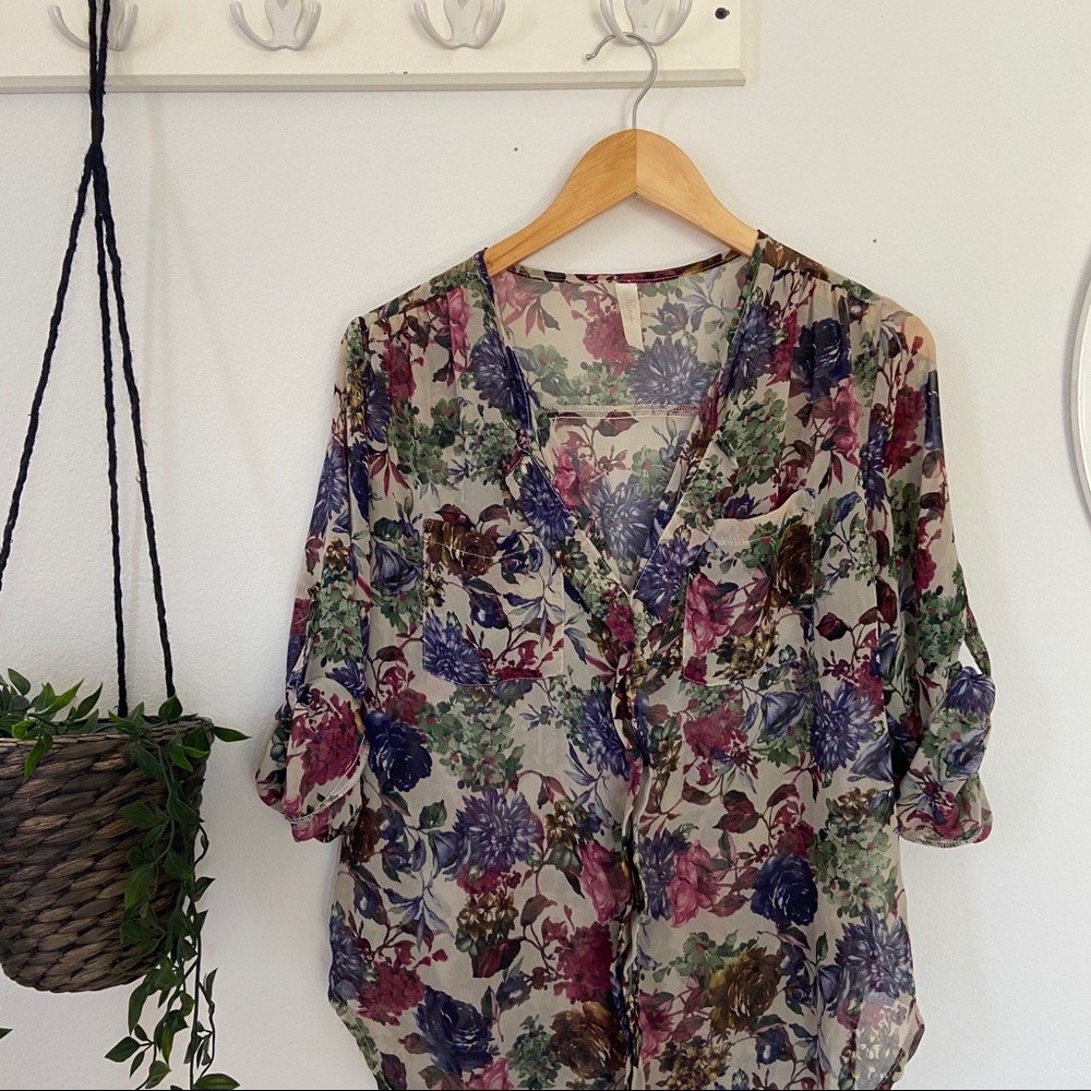 Floral Blouse π· - Picture 3 of 8